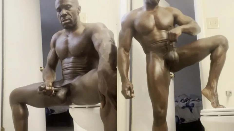 Str8 Black *DILF* shows off - ThisVid.com