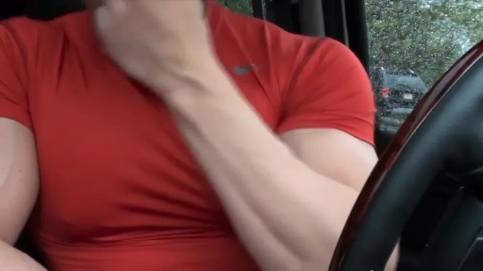 Muscle Worship: Str8 Bodybuilder Serviced