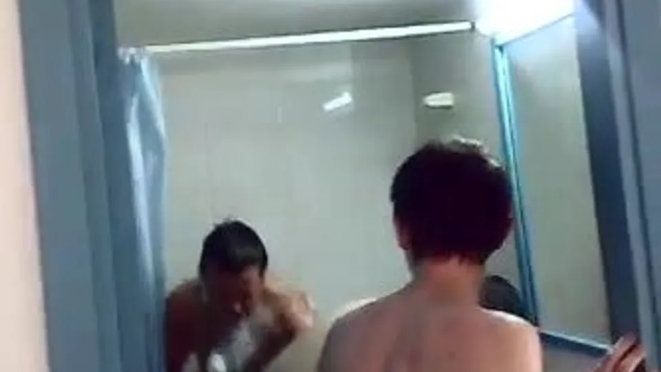 Str8 British lads naked holiday antics - ThisVid.com