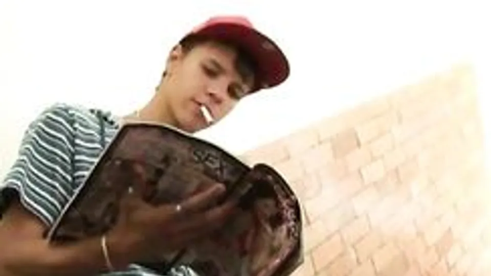 Str8 Chap Jerk-off in the Street