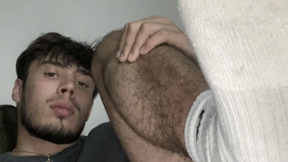 Str8 college jock cums in gym shower - ThisVid.com