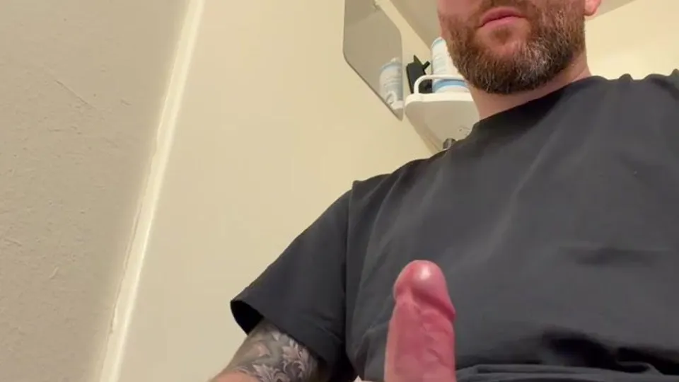 Str8 dad stroking in bathroom - ThisVid.com