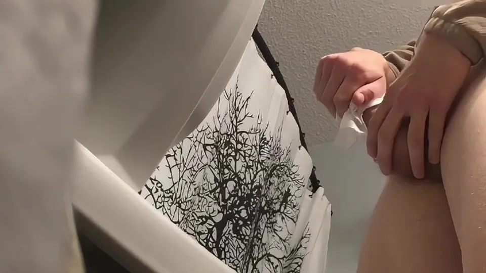 Str8 friend cleaning his boner - ThisVid.com