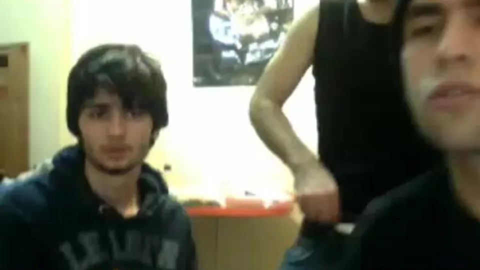 Str8 friends cam 4 - ThisVid.com