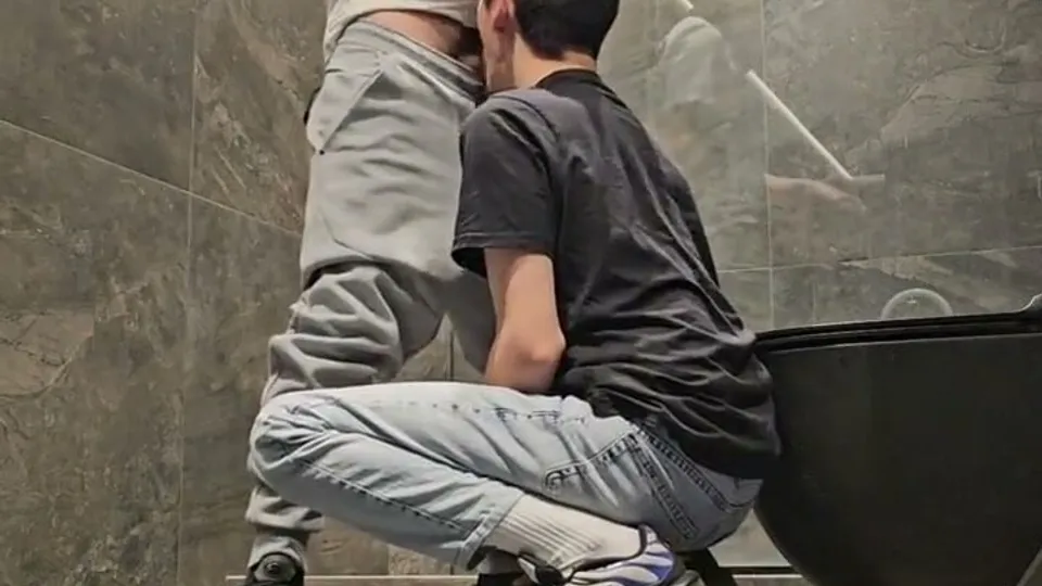 STR8 fucks for CASH - ThisVid.com