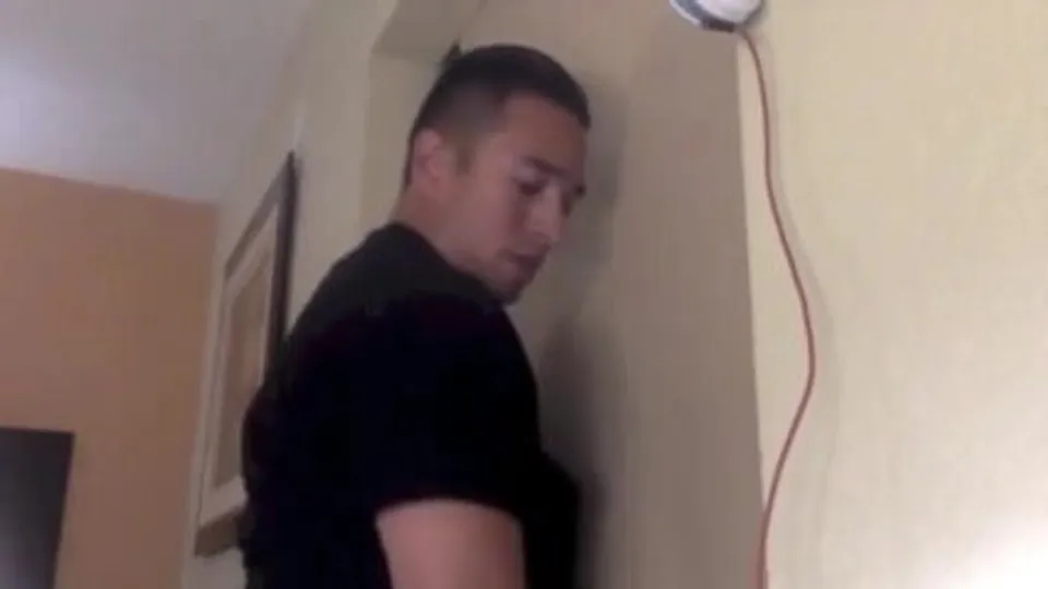 Str8 guy get blowjob real hot - ThisVid.com