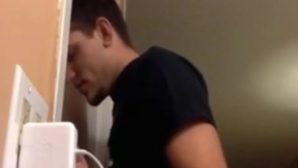 Str8 guy get blowjob real hot - video 11 - ThisVid.com