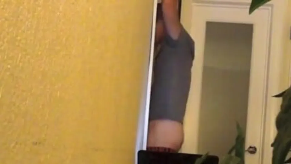 Str8 guy get blowjob real hot - video 3 - ThisVid.com