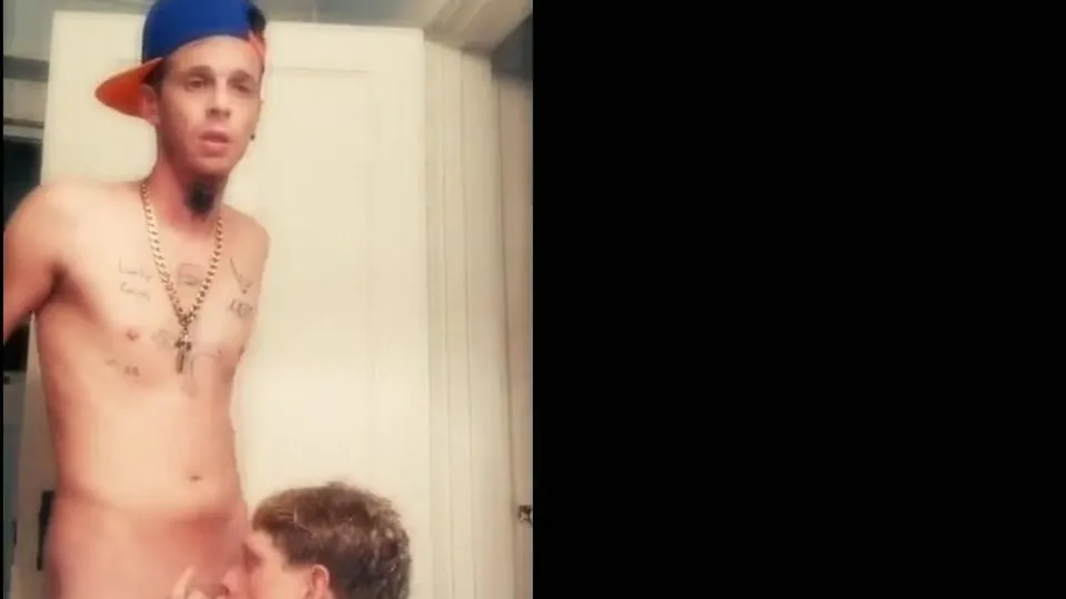 STR8 guy gets a suck from a grindr hook-up - ThisVid.com