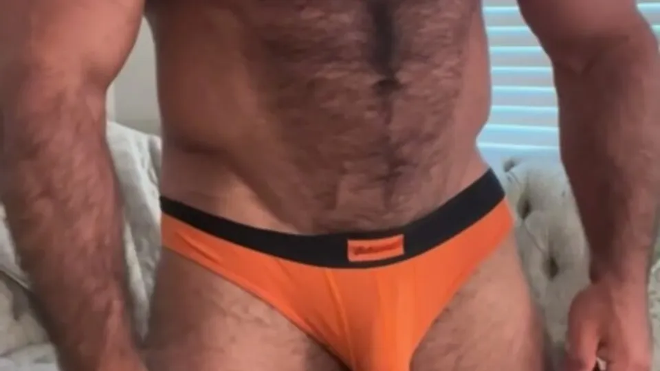 Str8 Hairy Muscled Daddy Wanks Off (Woof) - ThisVid.com