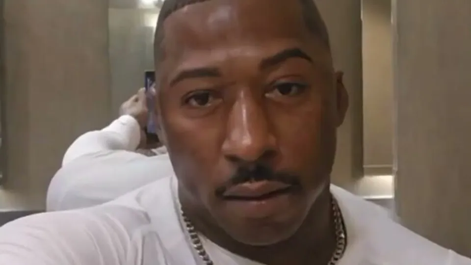 Str8 hunk has a thick piece of meat and healthy load - ThisVid.com