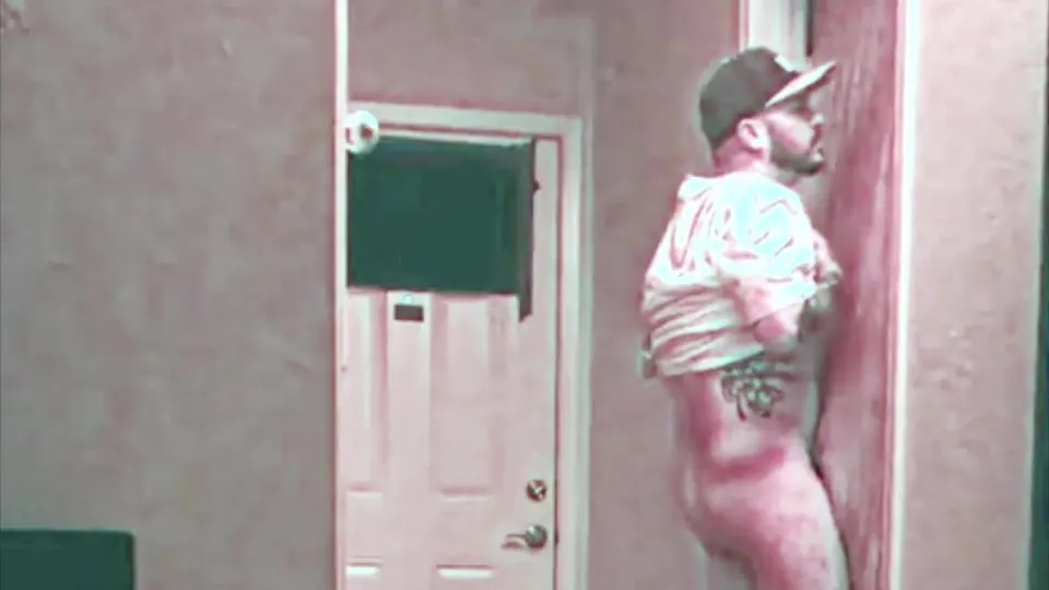 Str8 latin guy sucked off at gloryhole on hidden cam - ThisVid.com