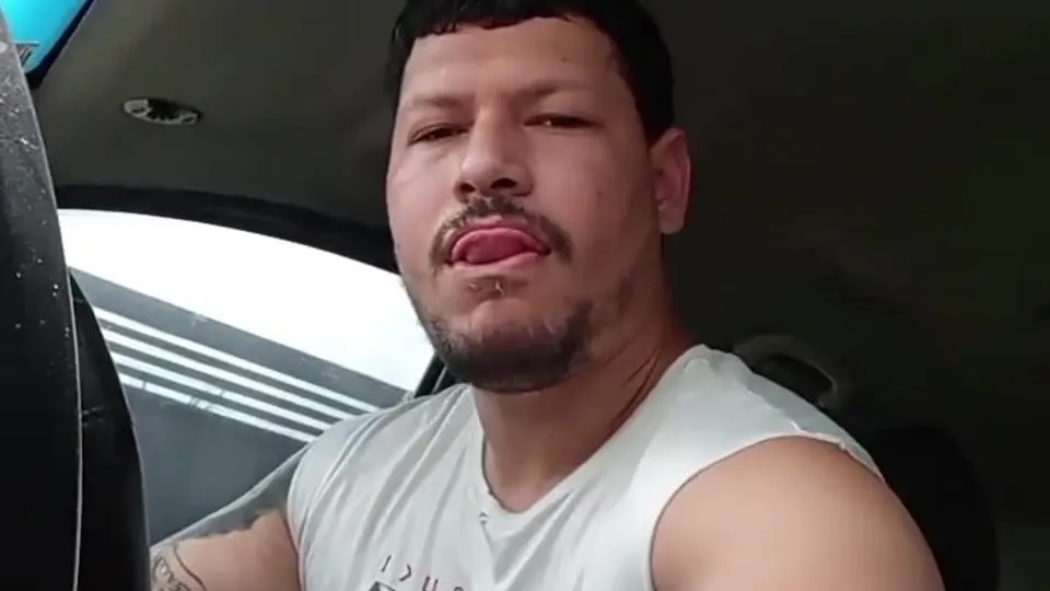 Str8 latin messy cumshot in car - ThisVid.com