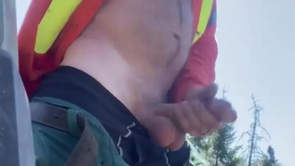 Str8 married alpha tradie jacks off on the job site - ThisVid.com