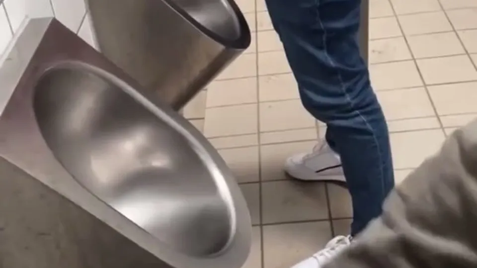 Str8 Married Pisser Liked The Action! - ThisVid.com