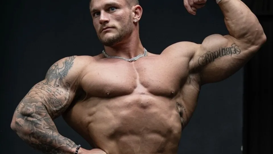 Str8 pro bodybuilder solo show PM - ThisVid.com