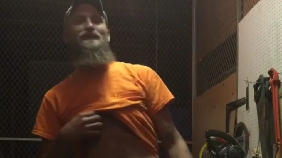 Str8 redneck busts a huge nut in the workshop - ThisVid.com