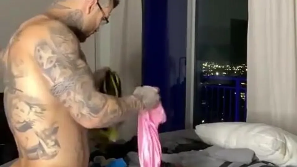 Str8 Tatted Muscle Tries on Underwear and Talks - ThisVid.com