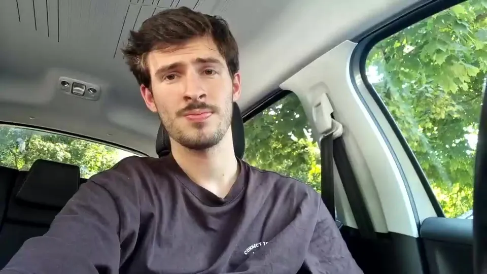 Str8 White Guy Shows Off Cock In The Car - ThisVid.com