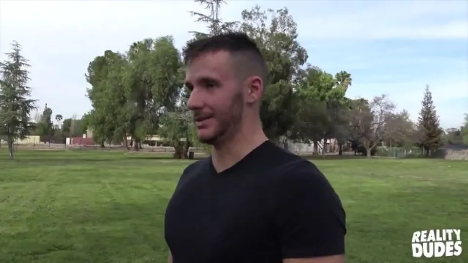 Str8Chaser Matt guy dresses a condom and fucks in the ass