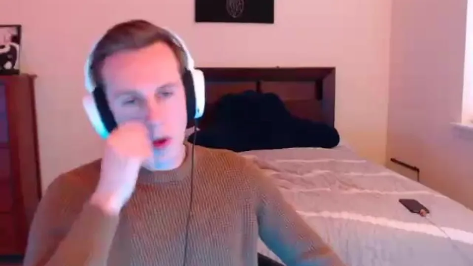 Straight Guy Cums on Webcam After Slamming Others