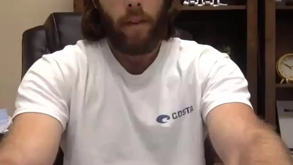 Straight Baited - Scruffy Guy Jerks Off 1 Of 2 - ThisVid.com