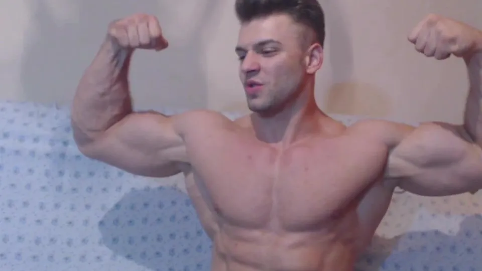 Straight bodybuilder posing and cum - ThisVid.com