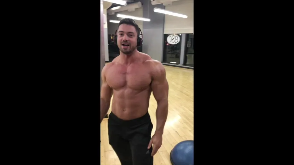 Straight Bodybuilder Shows Off His Assets (Compilation) - ThisVid.com