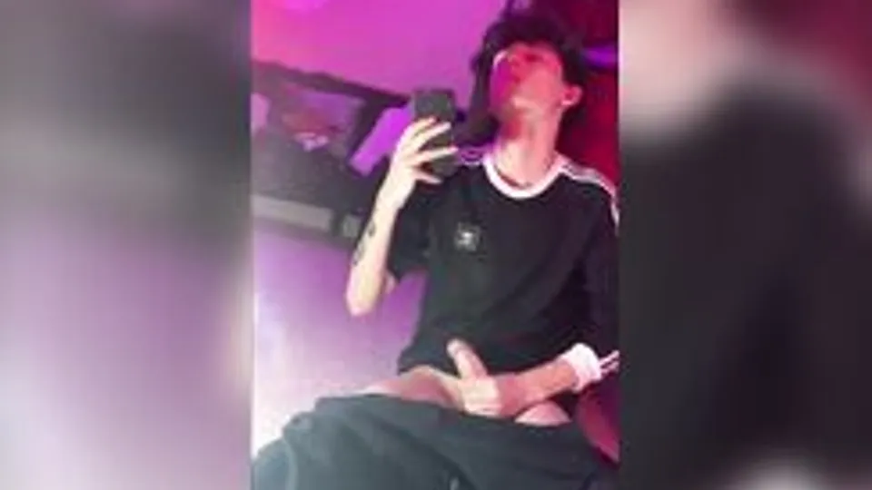 straight camboy cums while sitting