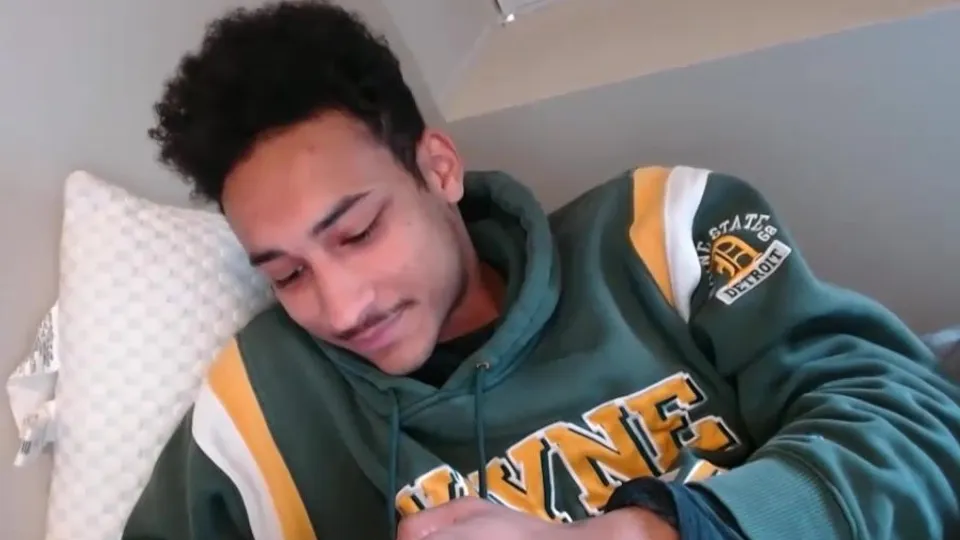 Straight College Guy Shows Off His Hairy Ass - ThisVid.com