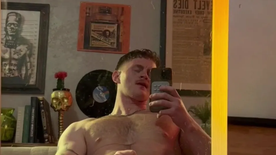 Ginger Stud Jerks Off