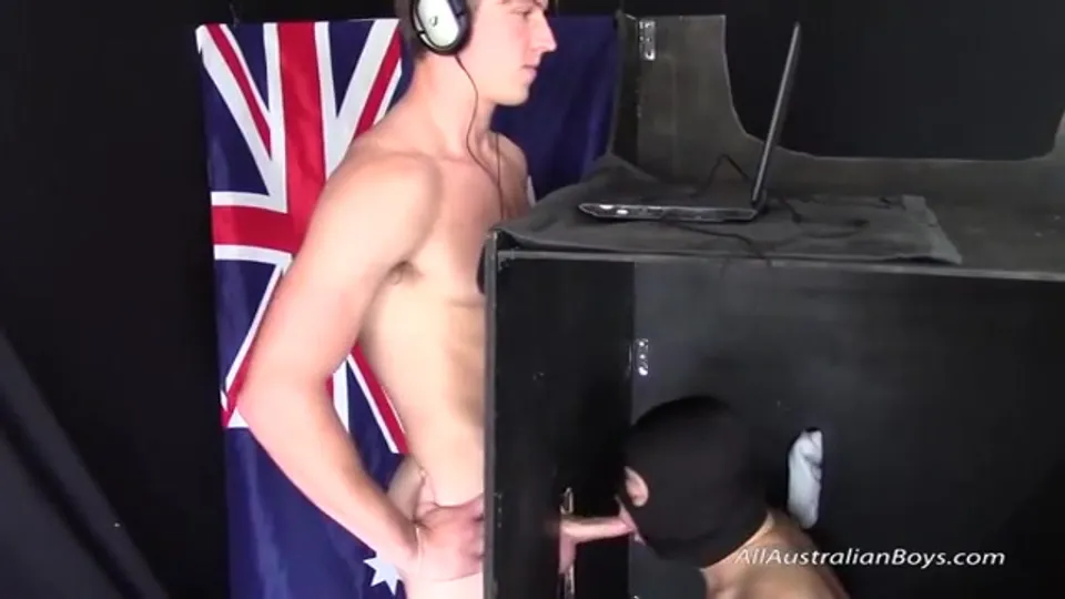 Straight Glory Hole : THOMAS - ThisVid.com