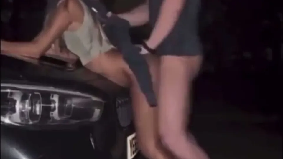 Straight guy fucks his girl against his car - ThisVid.com
