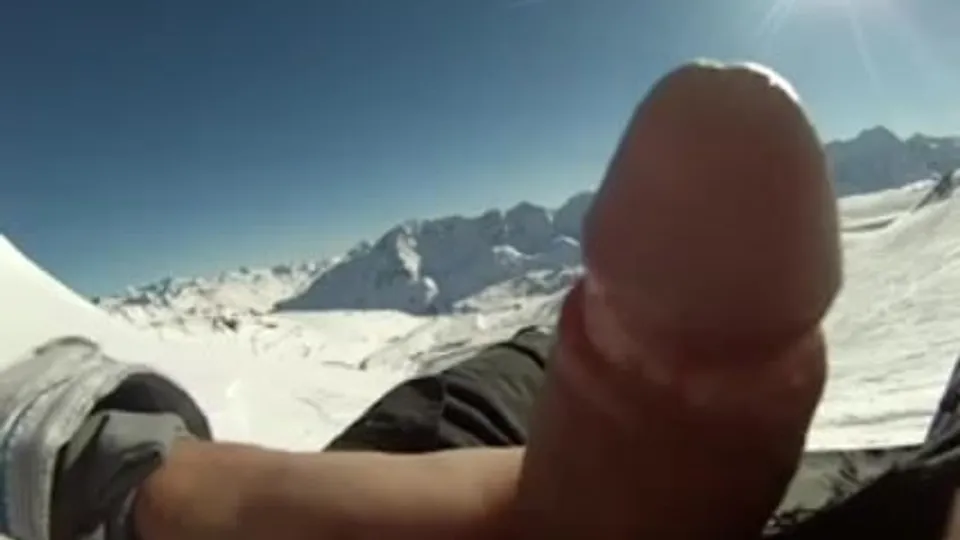 Straight guy jerks off and cums after skiing - ThisVid.com