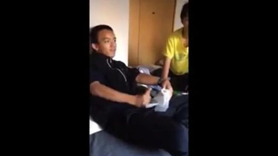 Straight Guy Masturbates In Front of his Mates