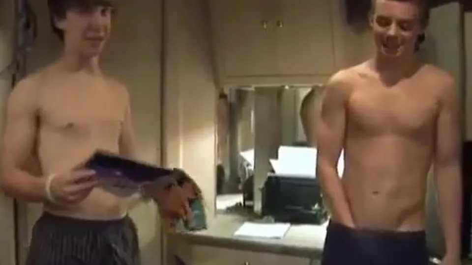 Straight guy shows off curved cock for girl - ThisVid.com