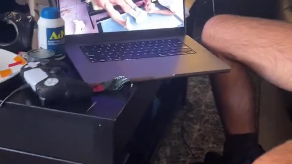 STRAIGHT GUYS GER HORNY WATCHING GAY POR - ThisVid.com