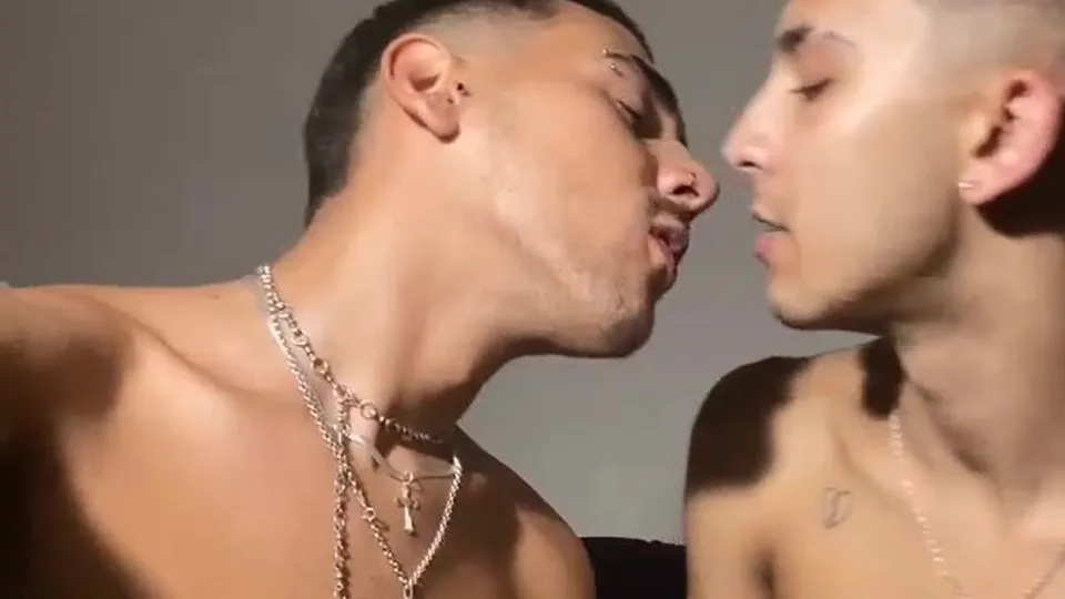 Straight guys on cam - video 6 - ThisVid.com