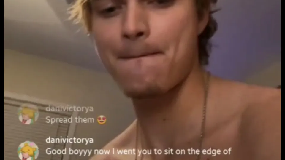 Straight Hottie Cums on Stream - ThisVid.com