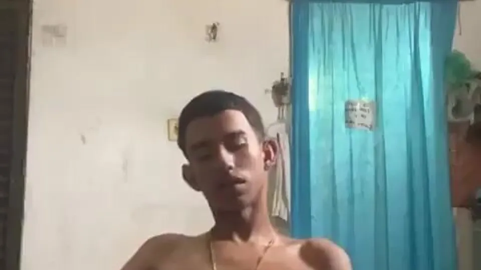 Straight Latino waiting to be served by deepthroat - ThisVid.com