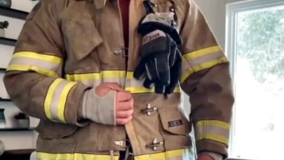 Straight married firefighter bodybuilder cums 2 - ThisVid.com