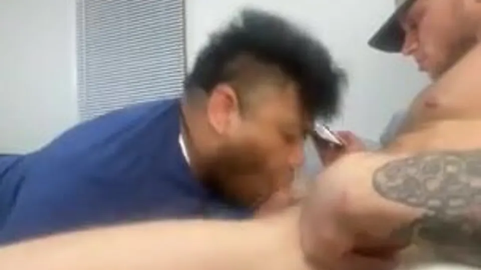 Straight Midwest Lets Gay Neighbor Blow Him - ThisVid.com