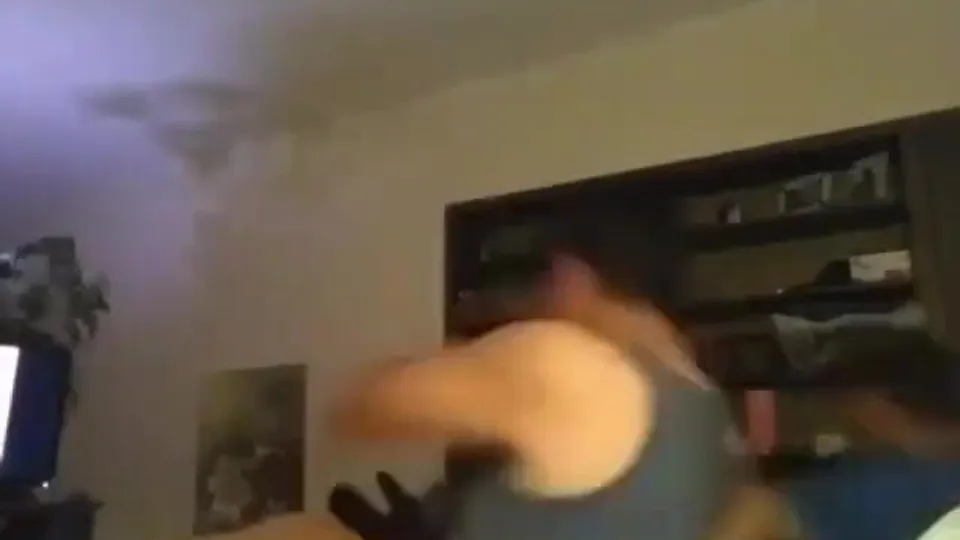 Straight plays with bottom - ThisVid.com
