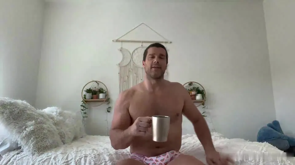 Straight pornstar stroke and cum 2 - video 2 - ThisVid.com