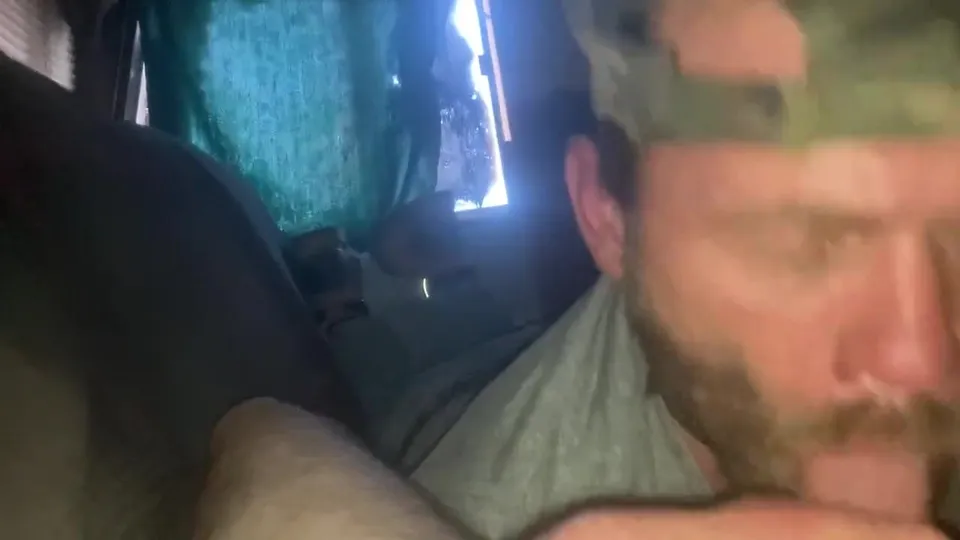 Straight redneck tries sucking his buddy - ThisVid.com
