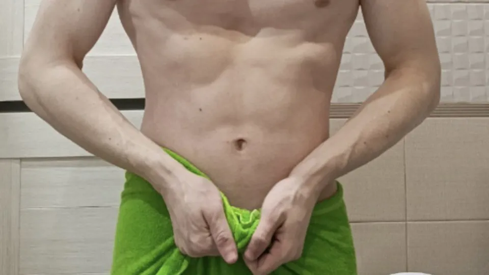 Straight Russian guy has fun with his submissive friend - ThisVid.com