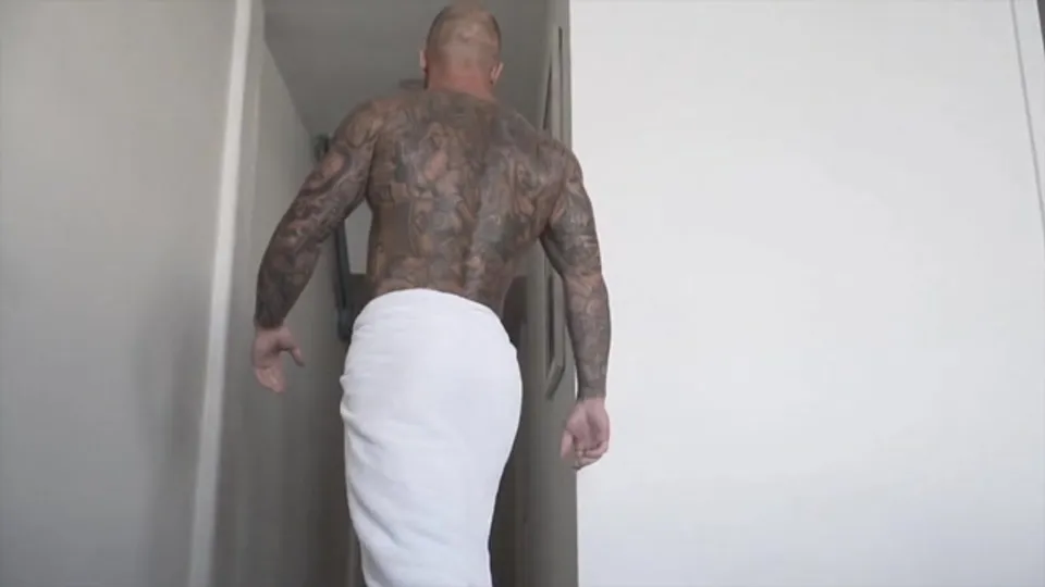 Straight Tatted Aussie Hunk Shows Off His Body and Cock - ThisVid.com