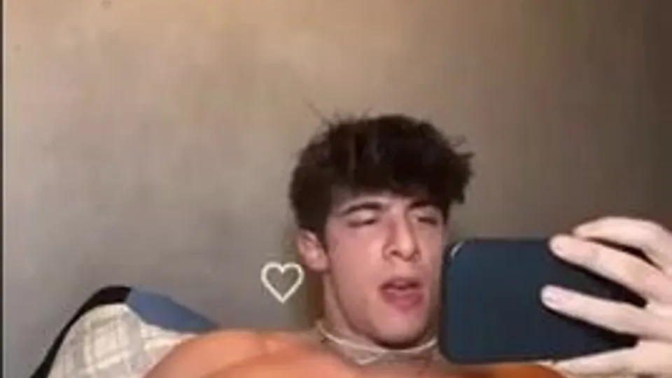 Straight tiktoker with huge cock jerks off on cam - ThisVid.com
