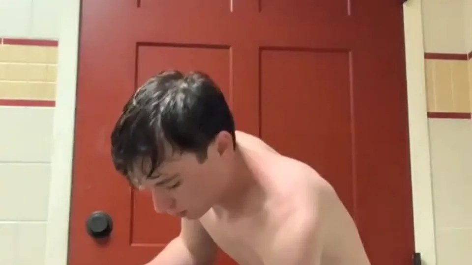 Straight twink changing - ThisVid.com