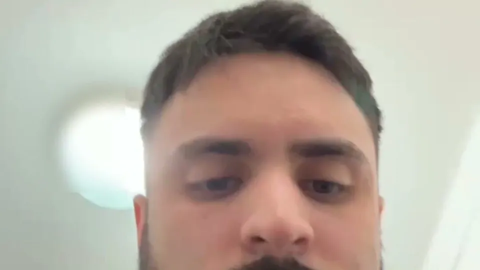 Straight Uruguayan Leon Cums on the Job - ThisVid.com